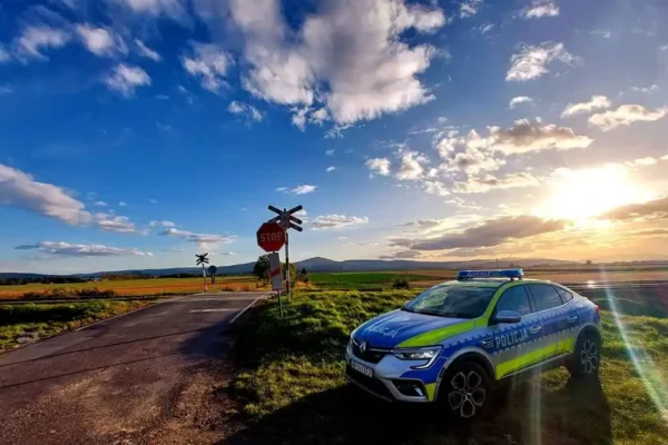 Rowerem i hulajnogą zgodnie z przepisami – sprawdź zasady poruszania się latem
