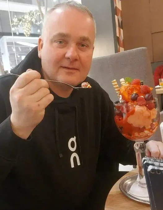 Poznajemy Jarka Olajossy’ego – trenera i prezesa Akademii Piłkarskiej Biała