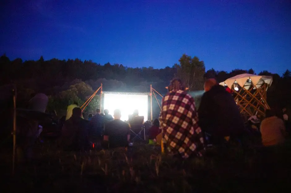 Kino pod gwiazdami przeniesione do GCK w Białej – dziś seans i warsztaty z mozaiki