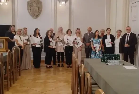 Dziesięcioro nauczycieli z Prudnika otrzymało akty mianowania