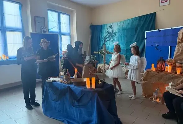 Narodowe Czytanie w Prudniku: „Dziady cz. II” w inscenizacji uczniów PSP nr 3