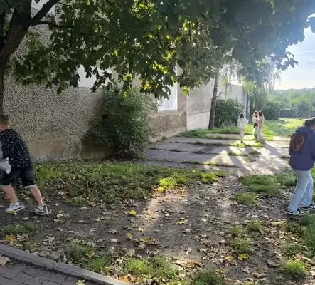 Uczniowie z klas 4-8 posprzątali okolicę w ramach akcji „SOS dla wody”