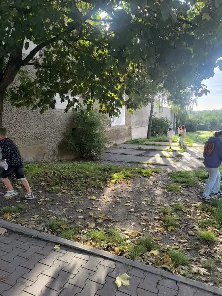 Uczniowie z klas 4-8 posprzątali okolicę w ramach akcji „SOS dla wody”