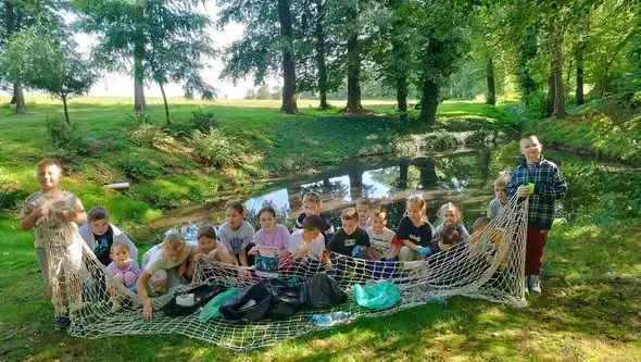 SOS dla wody! Uczniowie ze Śmicza włączyli się w 33. edycję akcji Sprzątanie świata