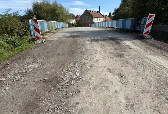 Powiat prudnicki odbudowuje drogi po powodzi. Głogówek z nowym przejściem dla pieszych