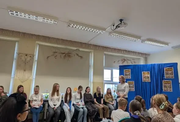 Apel „STOP przemocy rówieśniczej” w PSP Biała – uczniowie klas 5-8 uczyli się, jak reagować
