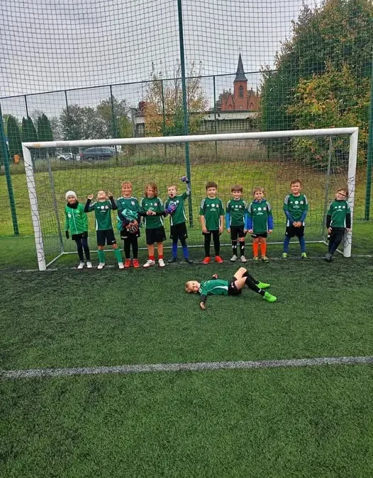 Młodzi piłkarze z rocznika 2018–2019 rozegrali sparing z LZS Racławiczki