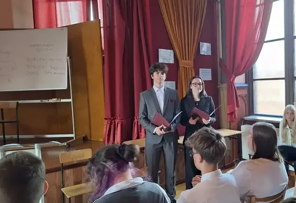 Dzień Edukacji Narodowej w Zespole Szkół w Głogówku — podziękowania i ślubowanie pierwszaków