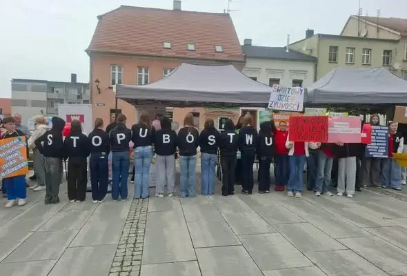 Uczniowie z Białej w happeningu przeciw ubóstwu i marnowaniu żywności