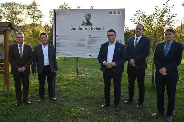 Głogówek uczcił Bernharda Grzimka – nowa tablica i ścieżka edukacyjna