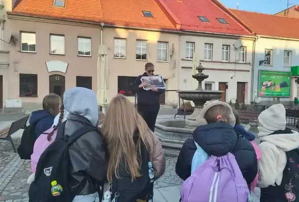 Uczniowie z Lubrzy odkrywali historyczne wieże Białej