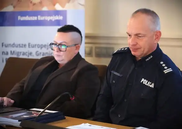 Opolska policja szkoli się z walki z przestępczością finansową i współpracy z e-commerce