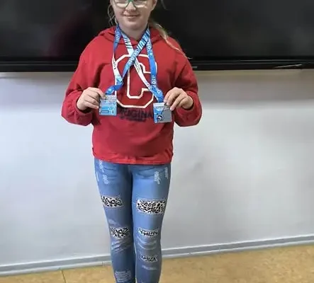 Anastazja Szumlicz z klasy 3b zdobyła dwa srebrne medale w pływaniu