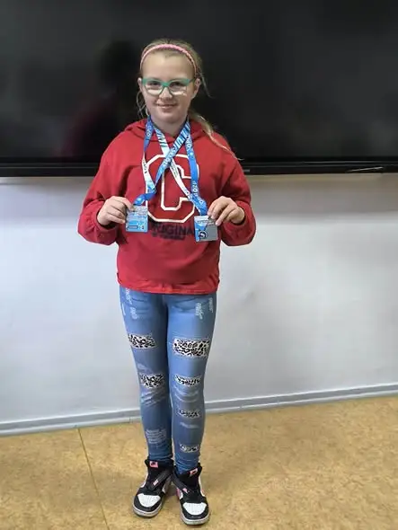 Anastazja Szumlicz z klasy 3b zdobyła dwa srebrne medale w pływaniu