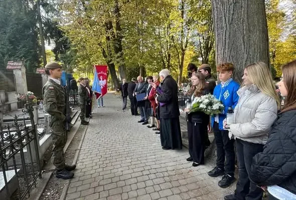 Uczniowie z PSP nr 3 oddali hołd Walerii Nabzdyk – patronce pamięci